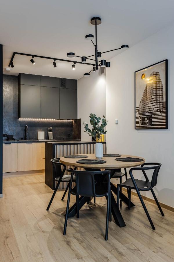 Klimatyzowany Apartament Very Berry Z Parkingiem W Poznaniu By Noclegi Renters Екстер'єр фото